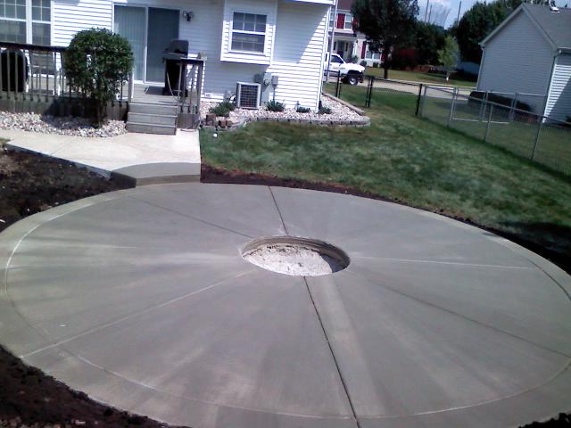 PatioFirepit.jpg Round Patio